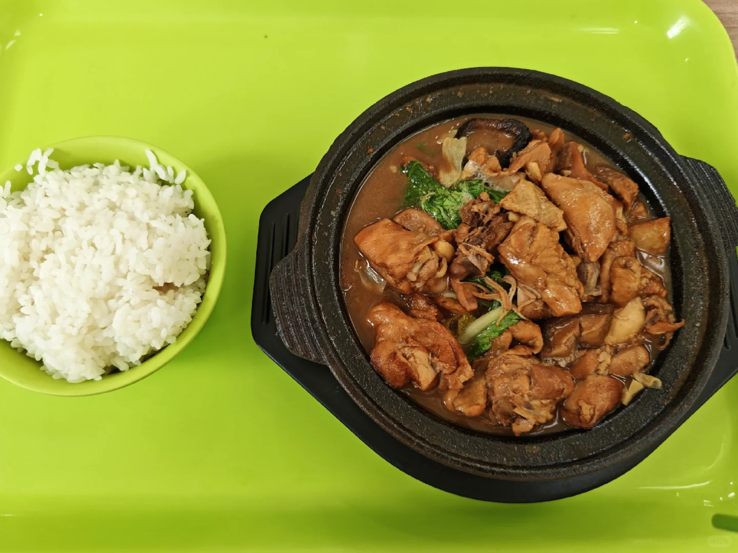 黄焖鸡米饭的来源实拍