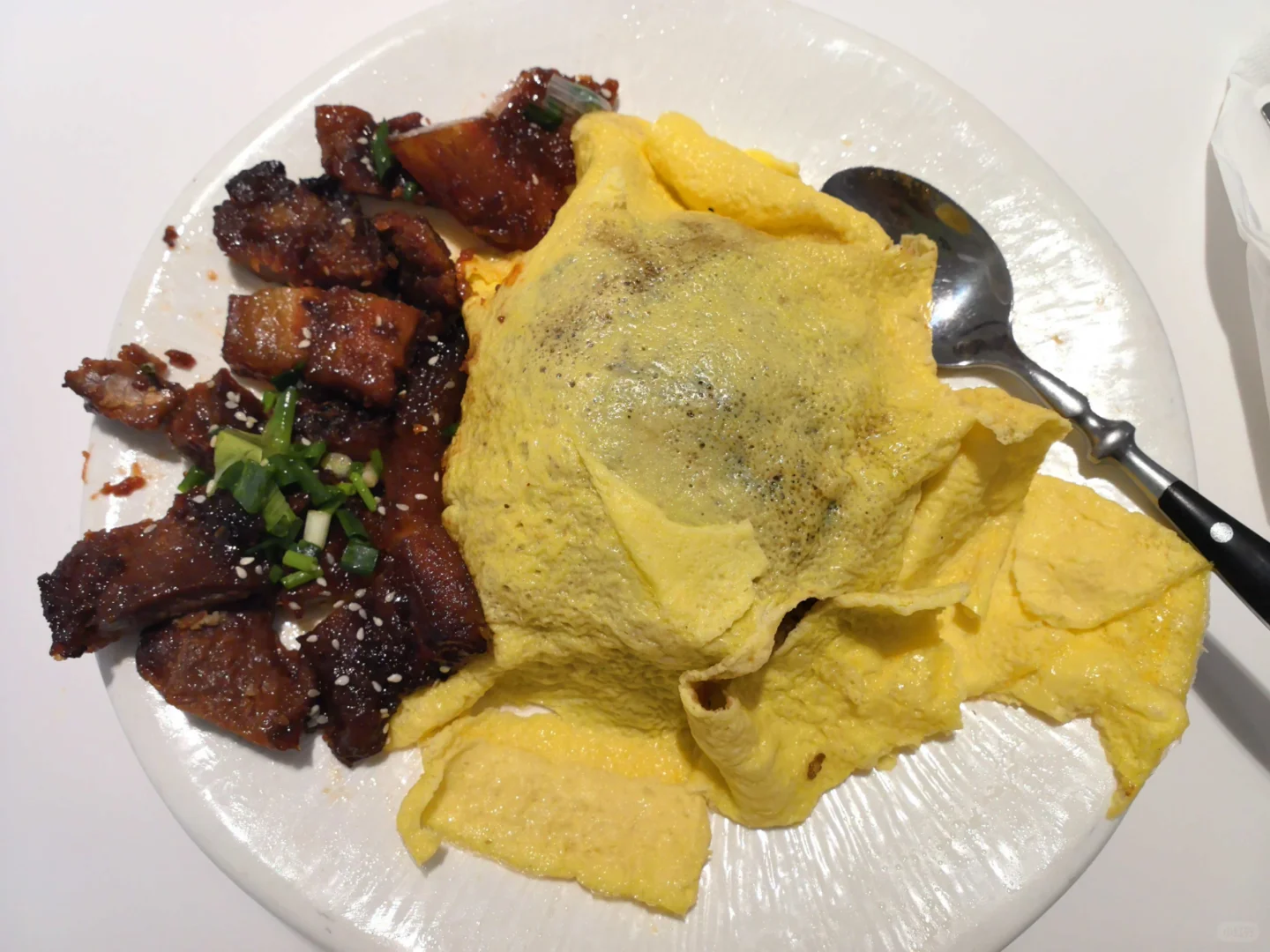 酱烤厚烧肉蛋包饭的来源实拍