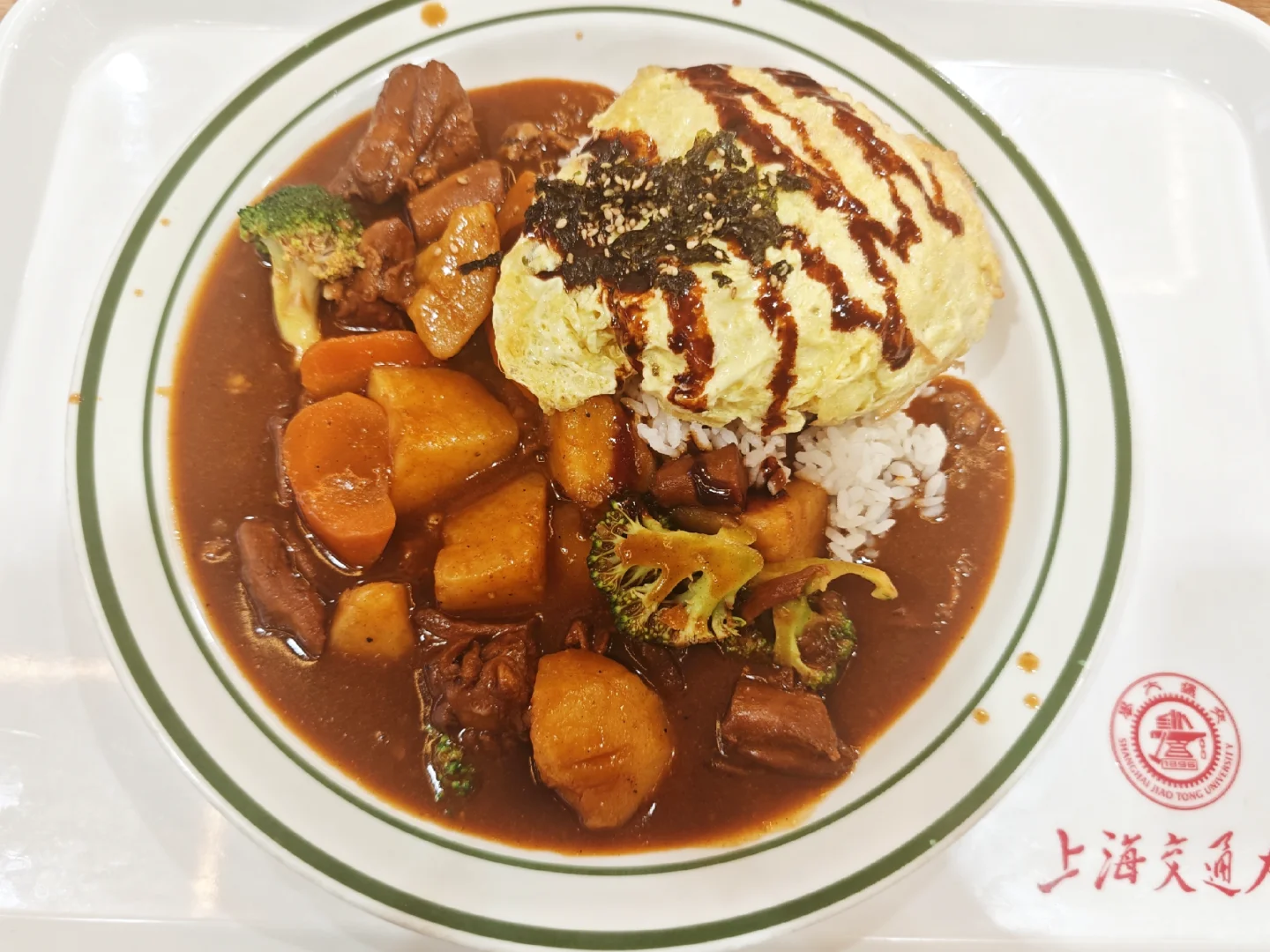 咖喱鸡肉蛋包饭(加蛋包)的来源实拍